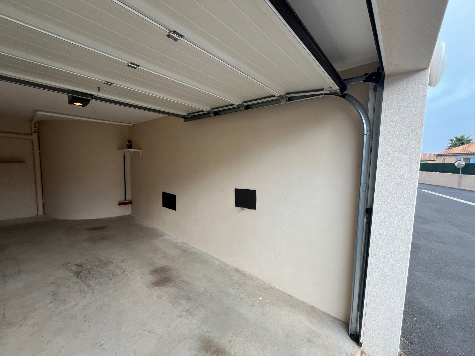 Image_,
            Garage, Valras-Plage, ref :Val-4864