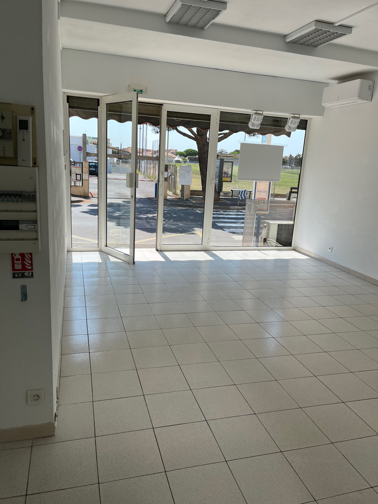 Image_,
            Local commercial, Valras-Plage, ref :Pano