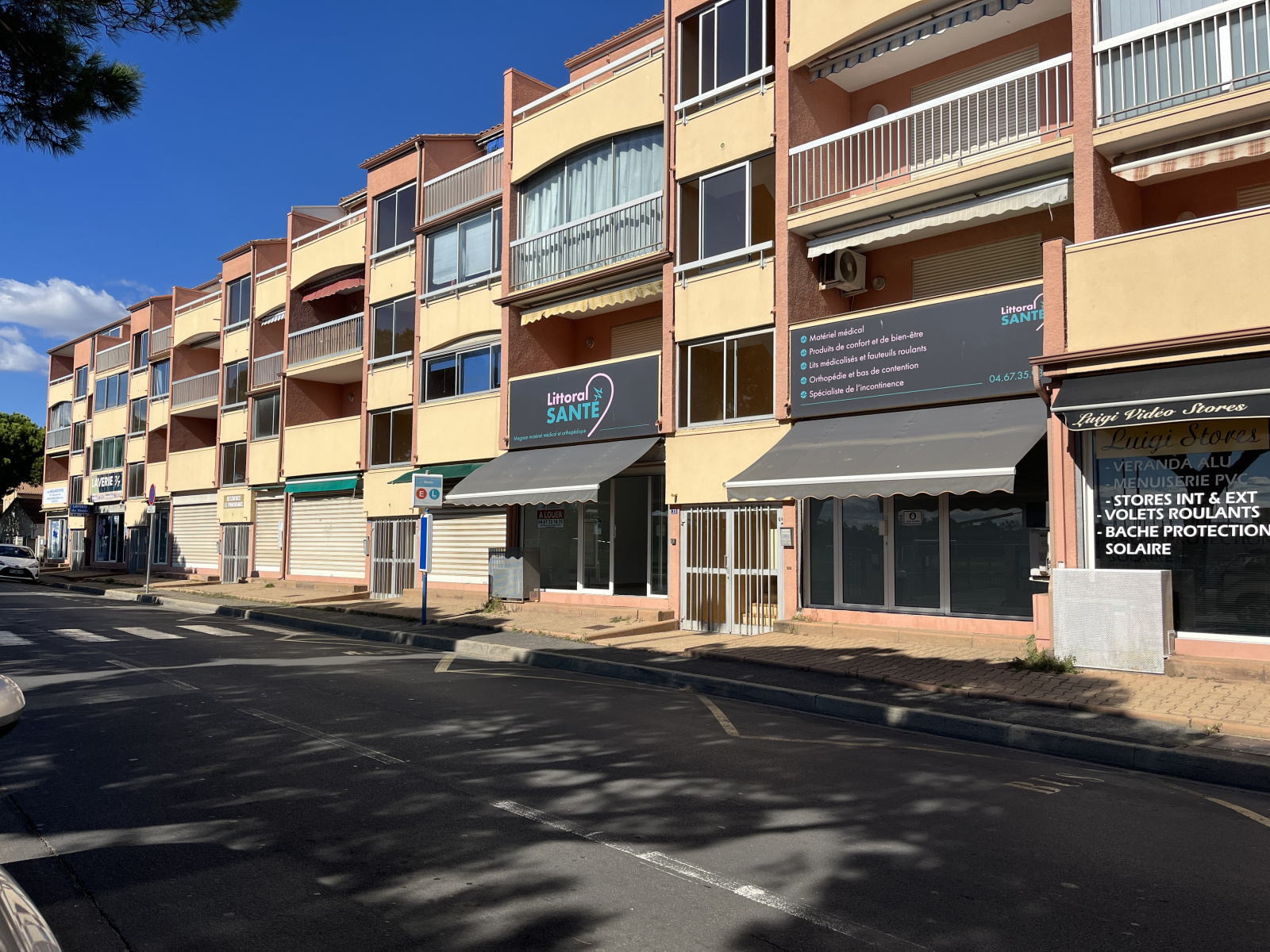 Image_,
            Local commercial, Valras-Plage, ref :Pano