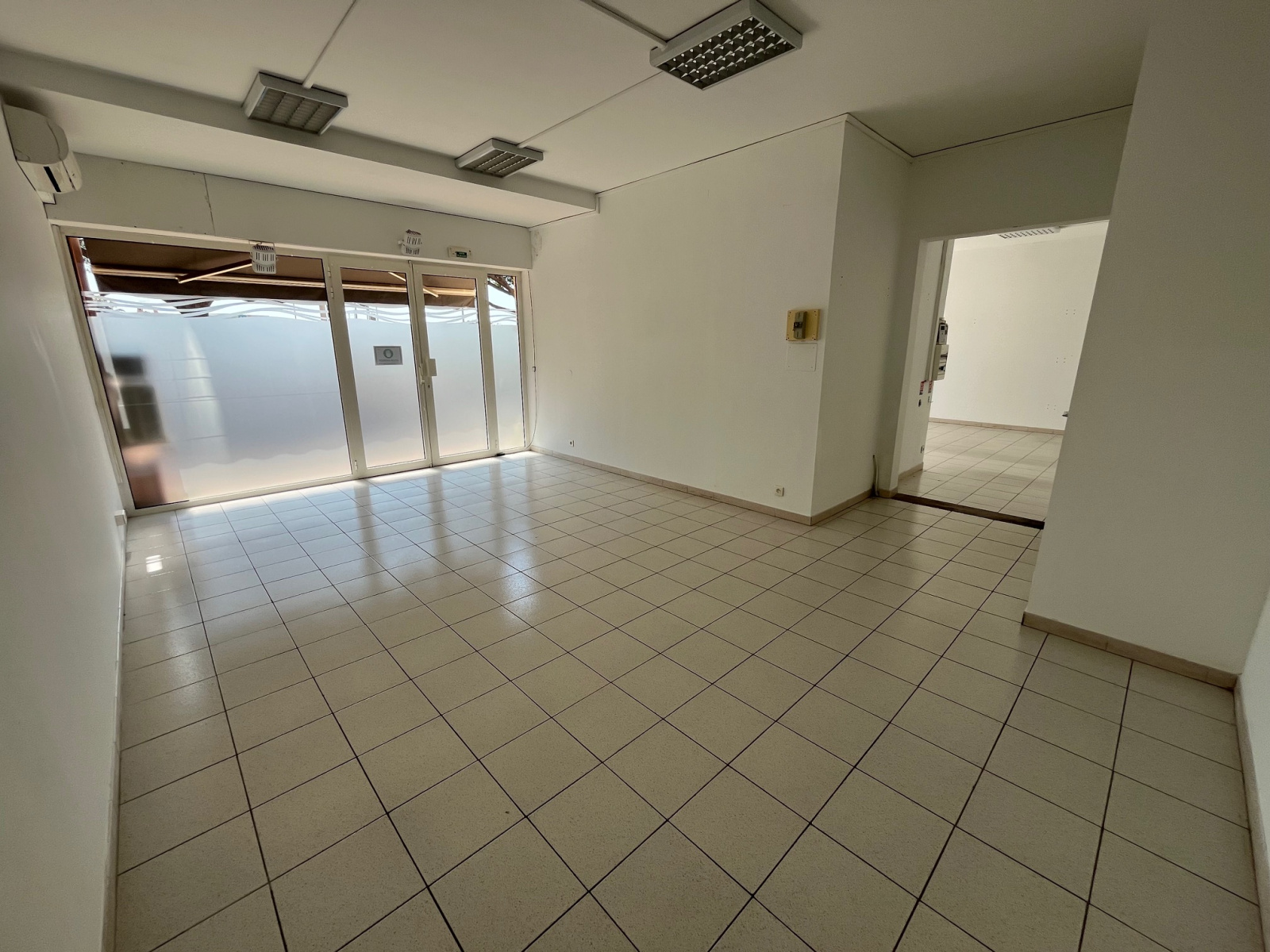 Image_,
            Local commercial, Valras-Plage, ref :Pano