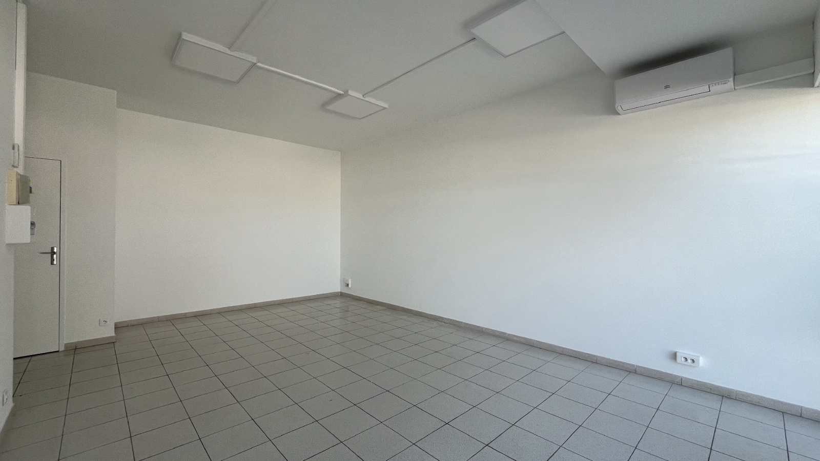 Image_,
            Local commercial, Valras-Plage, ref :
